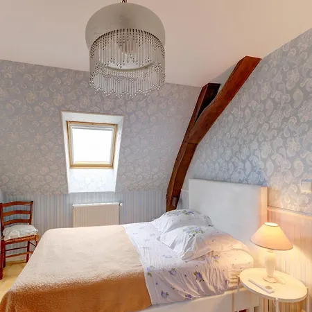 Holiday home Bonheur D'autrefois - Maison 8p A 14min De Montlucon Villebret